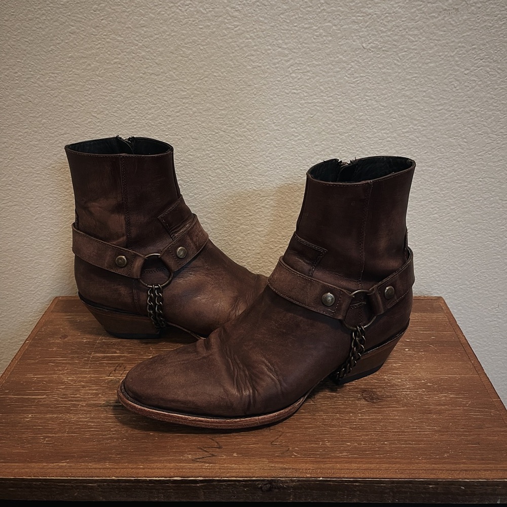 Men’s Distressed Boots
